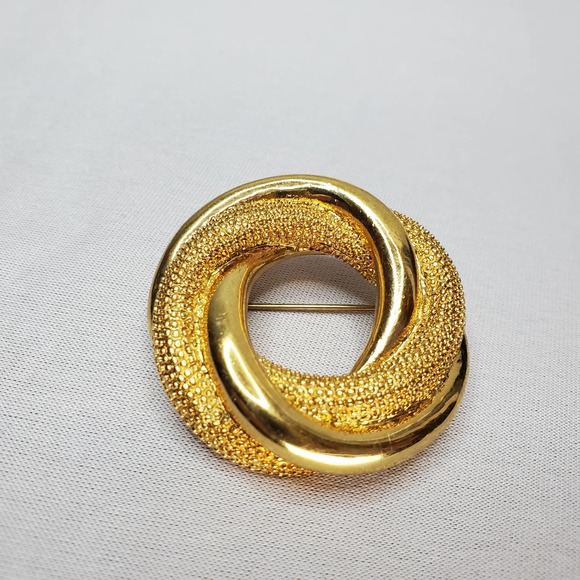 Monet Jewelry - Vintage Signed Monet Textured Gold Tone Wreath Brooch